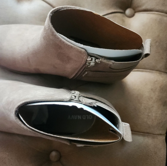 Womens Old Navy Faux-Suede Side-Buckle Booties~size 6 - Picture 5 of 7